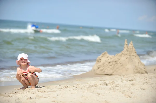 Girl at beach — Stock Photo, Image
