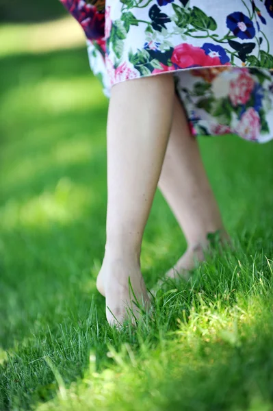 Vrouw voeten — Stockfoto