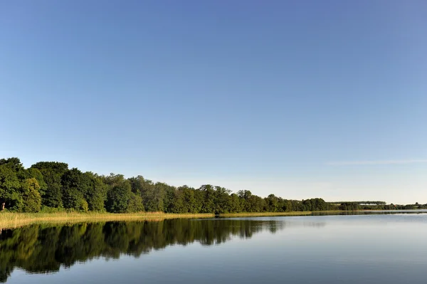 平静如水的湖 — 图库照片