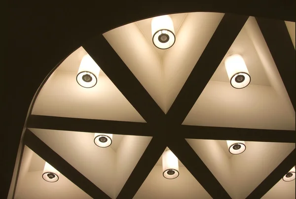 天井に多くの電気照明提灯 — ストック写真