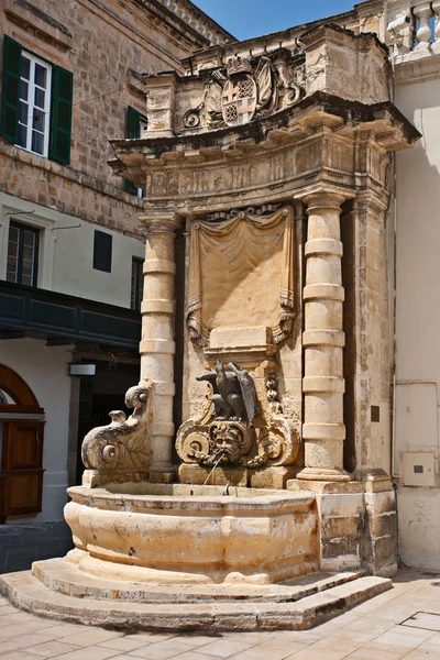 Street fountain in Valletta, Malta — Stok fotoğraf