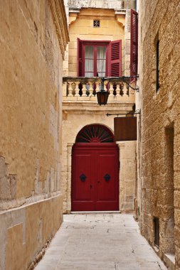 malta mdina eski şehrin dar sokaklarında