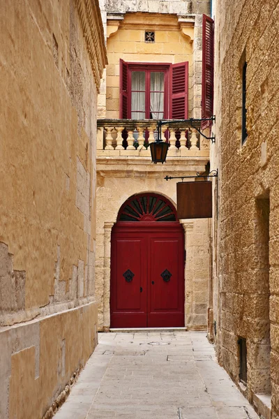 Enge gassen der mdina altstadt, malta — Stockfoto