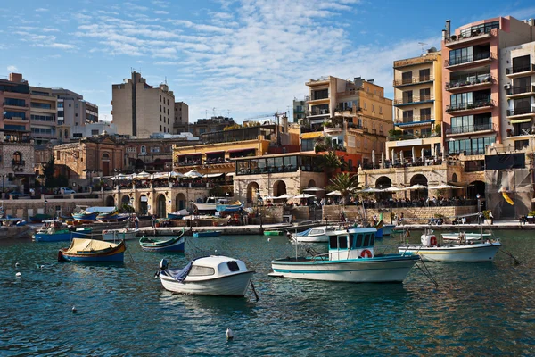 Спинола-Бей, Сент-Джулиан, Мальта — стоковое фото