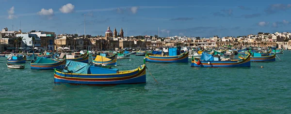 Vista panorámica del pueblo pesquero de Marsaxlokk, Malta — Foto de Stock