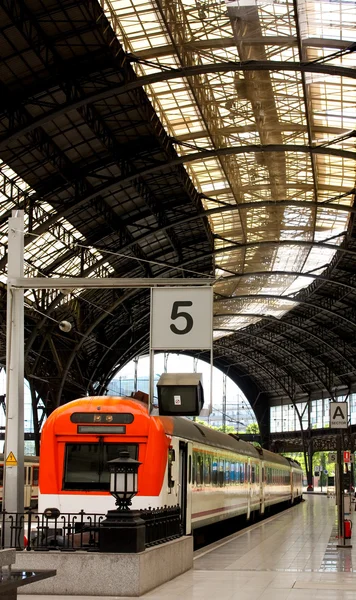 Τρένα στη Βαρκελώνη. Γαλλία σταθμό. — Φωτογραφία Αρχείου