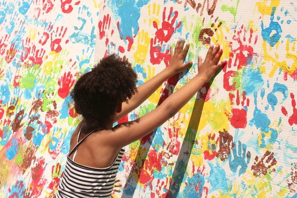 Girl playing with paint — Stock Photo, Image
