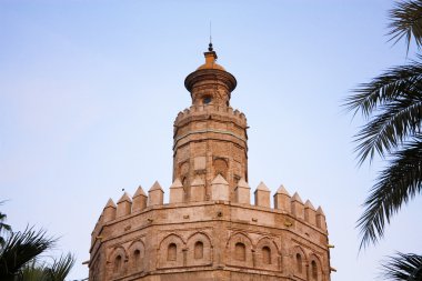 Altın kule. gün batımı: Sevilla.