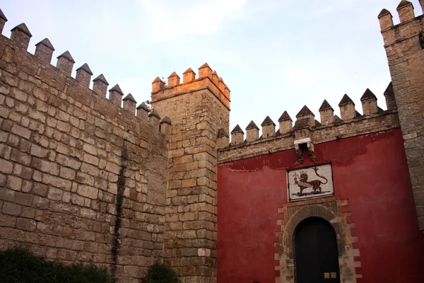 Portão do Leão. Entrada do Real Alcazar de Sevilha, Espanha . — Fotografia de Stock