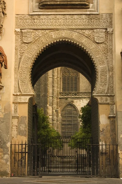 La vieja puerta Almohad. Sevilla . — Foto de Stock