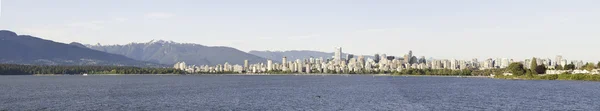 Blick auf Vancouver vom Wasser aus — Stockfoto
