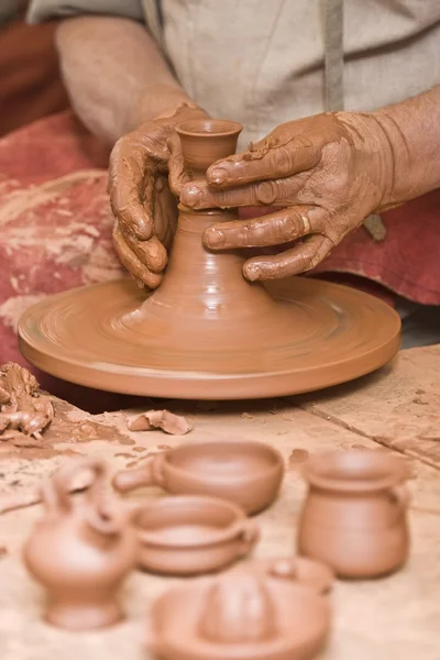 Working with raw clay. — Stock Photo, Image