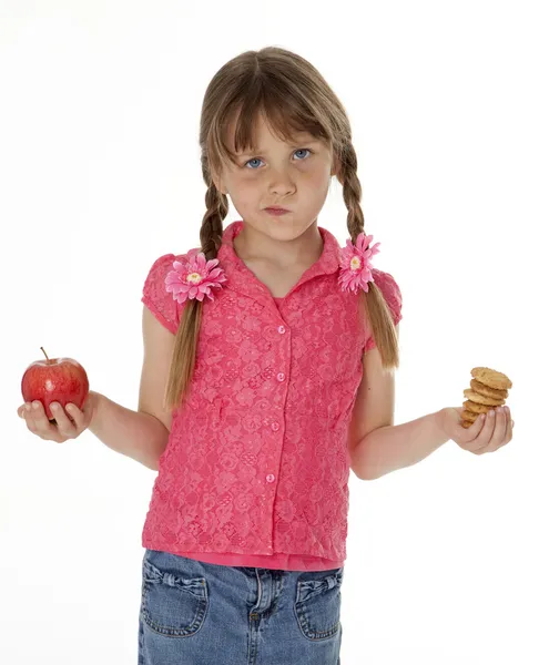 Aperatif yiyecek ile genç kız — Stok fotoğraf