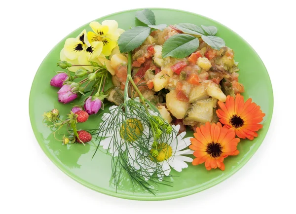 Fried vegetables with flowers — Stock Photo, Image