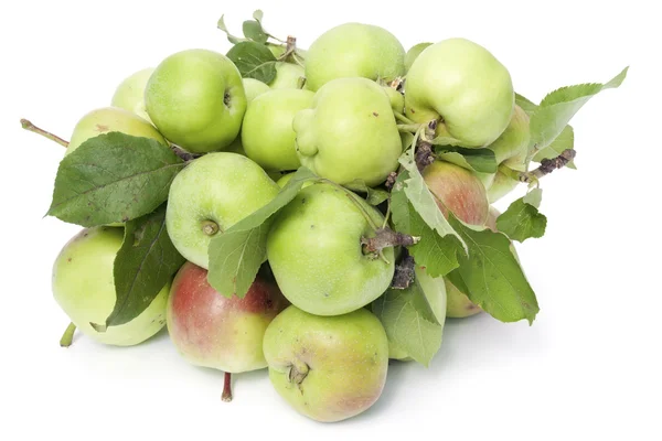 Купа зелених яблук — стокове фото