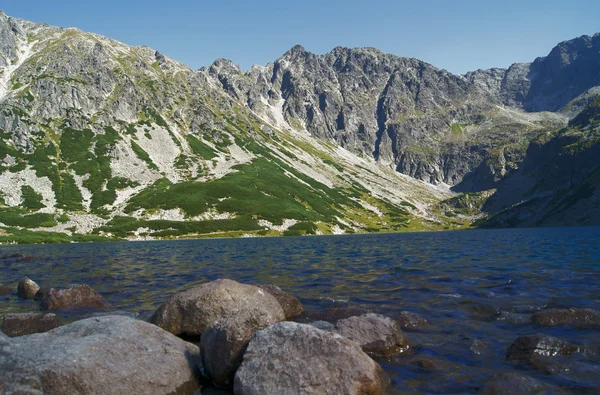 Lago e pico — Fotografia de Stock