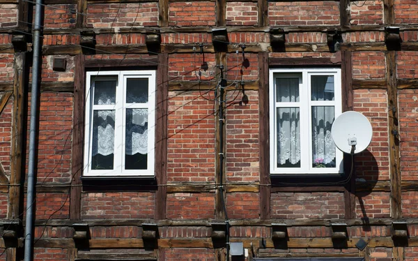 Напівмармурова стіна з вікном — стокове фото