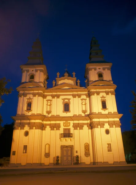 Torens van de kathedraal kerk van nignt — Stockfoto