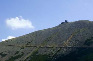 sniezka tepe üzerinde dağ sığınma