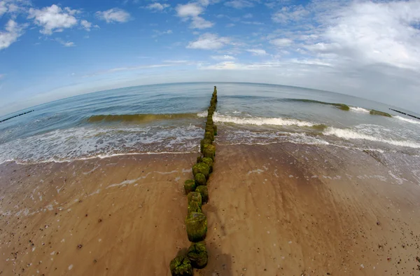防波堤とビーチ — ストック写真