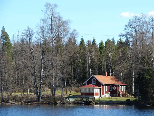 スウェーデンの海岸の夏の家 — ストック写真