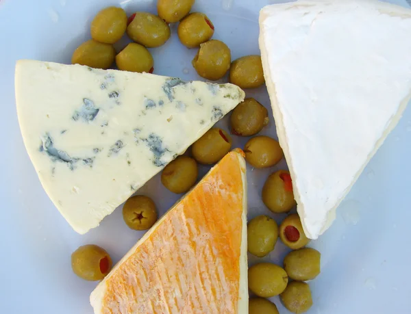 Sýr a olivy pro by — Stock fotografie