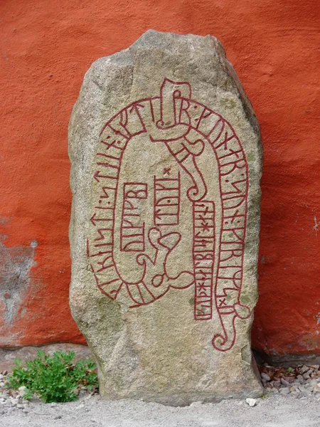 Starověké runový kámen v stockholm Švédsko — Stock fotografie