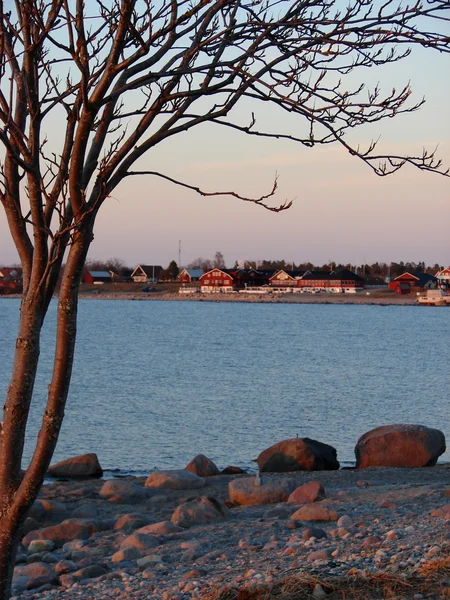 V létě se nachází na pobřeží ve Švédsku — Stock fotografie