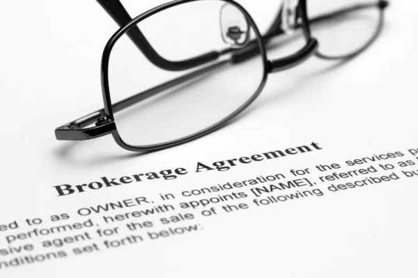Brokerage agreement — Stock Photo, Image