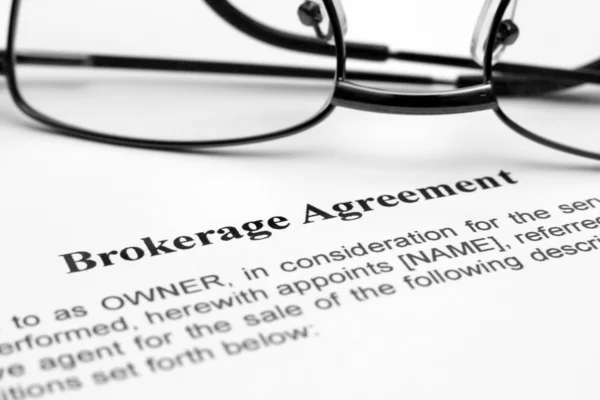 Brokerage agreement — Stock Photo, Image