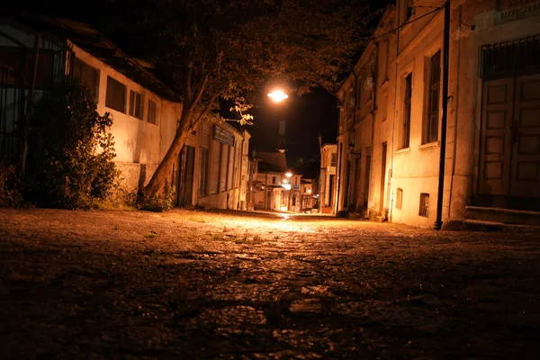Gammal gata på natten — Stockfoto