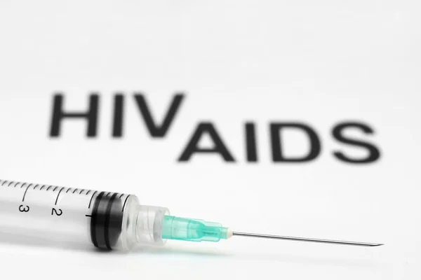 Шприц на Hiv - СПИД фон — стоковое фото