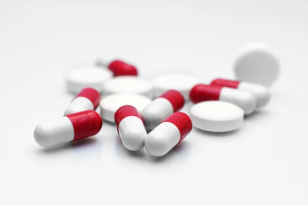 Pills over white — Stock Photo, Image