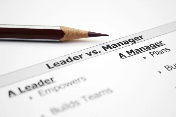 Líder vs. gerente —  Fotos de Stock