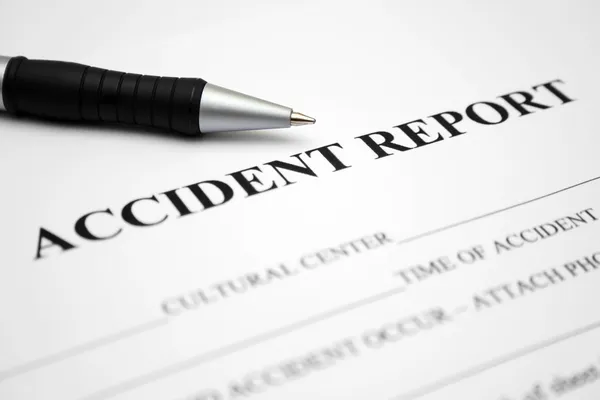 Accident report form with pen — Stock Photo, Image