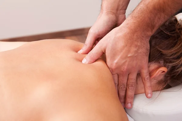 Young beautiful woman getting back massage — Stock Photo, Image