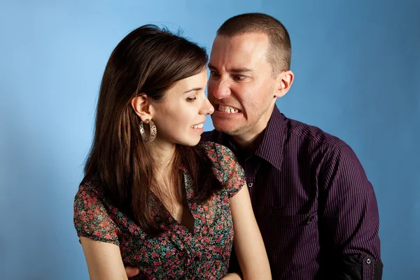Mulheres e seu namorado irritado — Fotografia de Stock