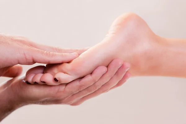 Закри масаж ніг — стокове фото