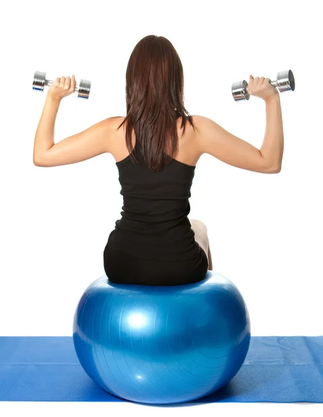 Yoing mujeres haciendo entrenamiento con pesas — Foto de Stock