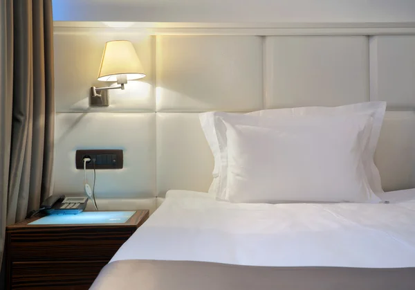 Hotel bed — Stock Photo, Image