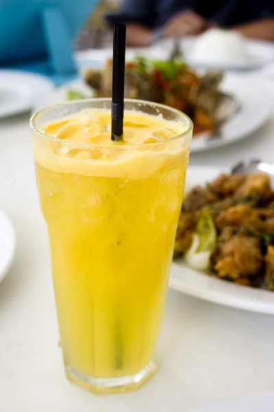 Świeży sok z cytryny — Zdjęcie stockowe