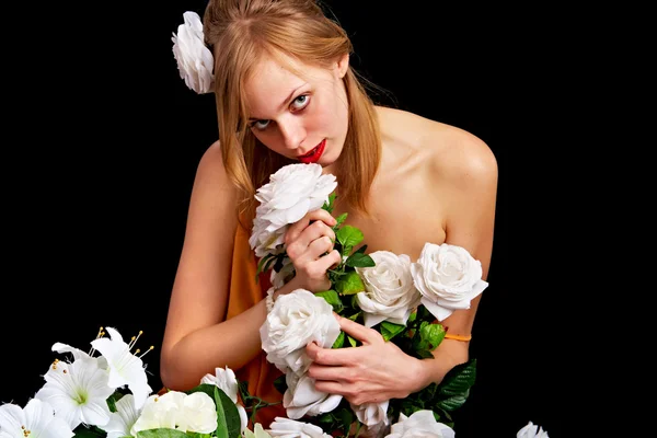 Красива жінка з квітами — стокове фото