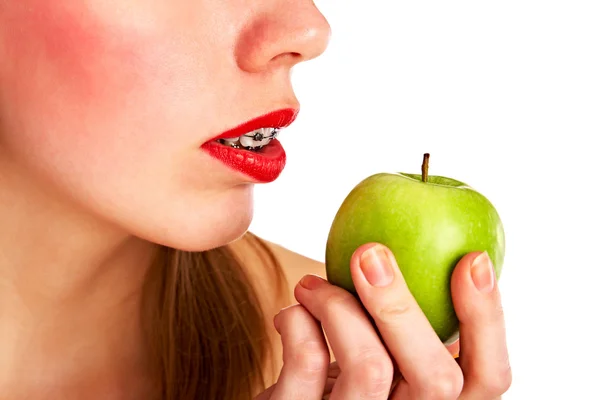 Kadın elma ile ayraç — Stok fotoğraf