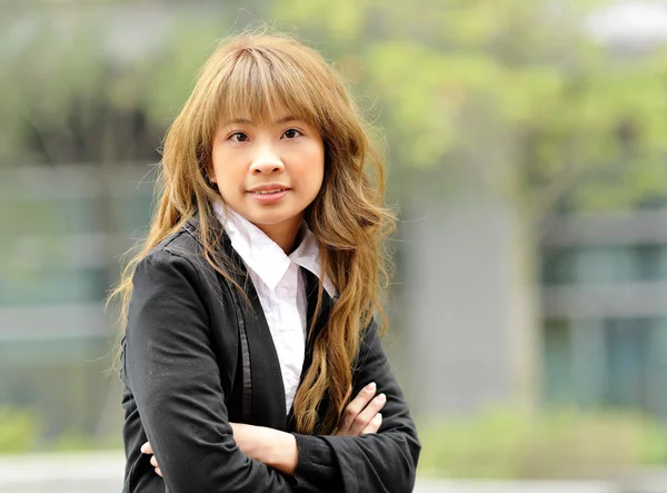 Aziatische jong zakenvrouw — Stockfoto
