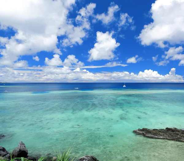 Морской пейзаж Японии на Окинаве — стоковое фото