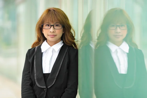 Asiatico giovani affari donna — Foto Stock