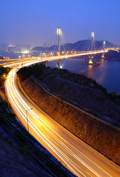 Dálnice a ting ČJ bridge v noci — Stock fotografie