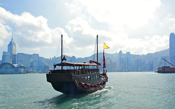 Hongkongský přístav s turistickou nevyžádané — Stock fotografie