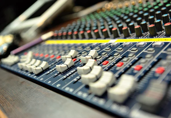 Sound mixer met schuifregelaars — Stockfoto