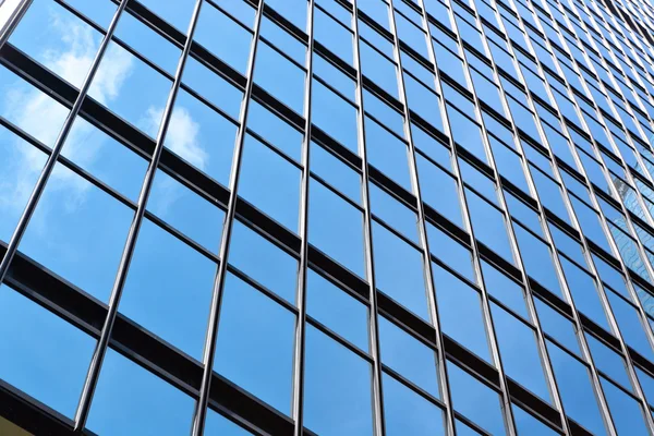 Kantoorgebouw glazen wand — Stockfoto